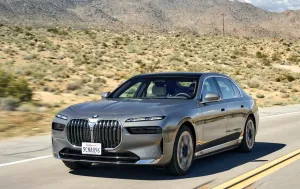 Tesla Model S vs BMW i7: Preise, Reichweite und Funktionen – Ein Expertenvergleich