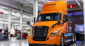 Tesla Semi vs Freightliner eCascadia: Der ultimative Expertenvergleichs-Leitfaden