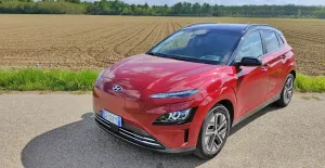 Hyundai Kona Electric: Eine Bewertung für E-Auto-Enthusiasten von Experten