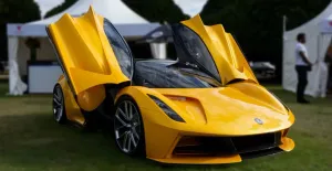 Tesla Roadster vs Lotus Evija: Eine Expertenanalyse und umfassender Vergleich