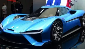 Tesla Roadster vs NIO EP9: Preise, Reichweite und Funktionen – Ein Expertenvergleich