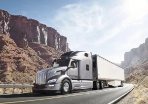 Tesla Semi vs Peterbilt 579EV: Der ultimative Expertenvergleichs-Leitfaden