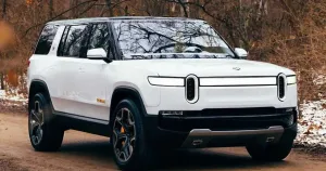 Tesla Model X vs Rivian R1S: Welches E-Auto sticht heraus? Eine Expertenbewertung
