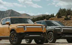 Tesla Cybertruck vs Rivian R1T: Expertenvergleich von Funktionen, Leistung und Innovation
