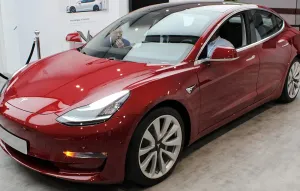 Tesla Model 3: Experteneinblicke zu Funktionen, Leistung und mehr