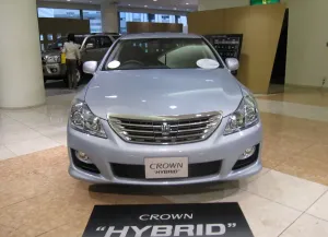 Toyota Crown Hybrid Max: Experteneinblicke zu Funktionen, Leistung und mehr